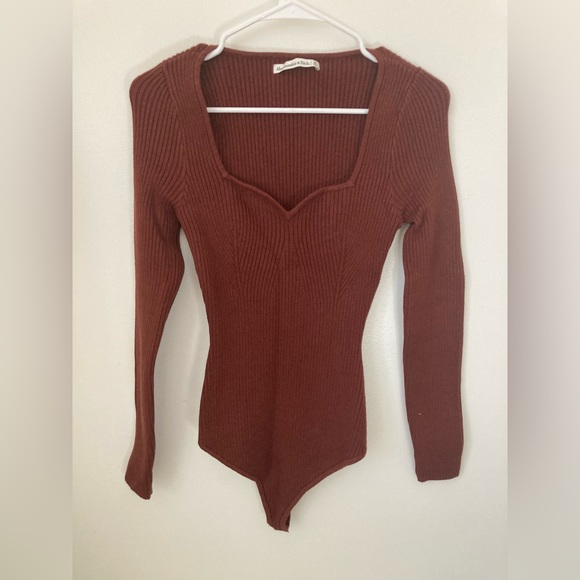 🆕 NWOT, Abercrombie & Fitch Long-Sleeve Ribbed Sweetheart Neck Bodysuit, Size M - Picture 2 of 6